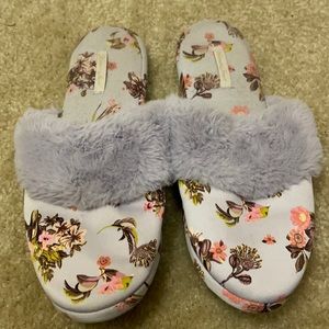 Victoria’s Secret Slippers Size L Color Lavender Pink